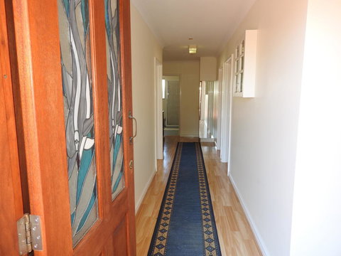 The Royal Dolphin Bed & Breakfast Safety Bay - ACT Tourism 13