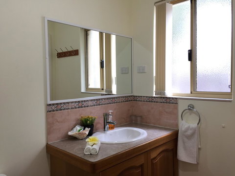 The Royal Dolphin Bed & Breakfast Safety Bay - ACT Tourism 20