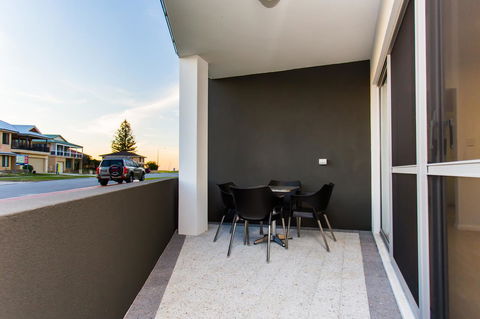 Reflections By Rockingham Apartments - ACT Tourism 0