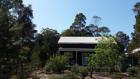 Di's Cabin In Dwellingup - ACT Tourism 3