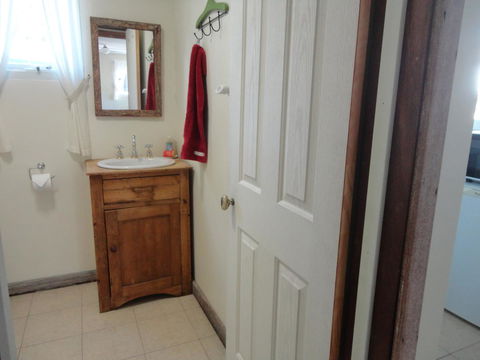 Di's Cabin In Dwellingup - ACT Tourism 21