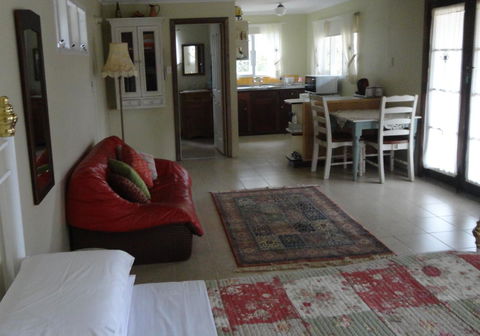 Di's Cabin In Dwellingup - ACT Tourism 17