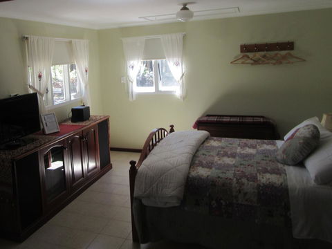 Di's Cabin In Dwellingup - ACT Tourism 10