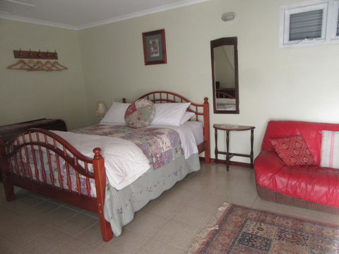 Di's Cabin In Dwellingup - ACT Tourism 9