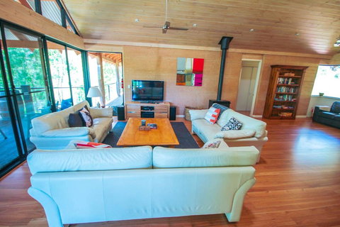 Arum - Close To The Margaret River - ACT Tourism 11