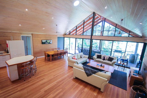 Arum - Close To The Margaret River - ACT Tourism 1