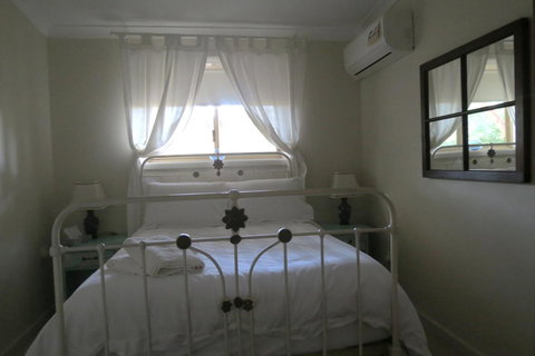 Bentwood Olive Grove Accommodation - ACT Tourism 6