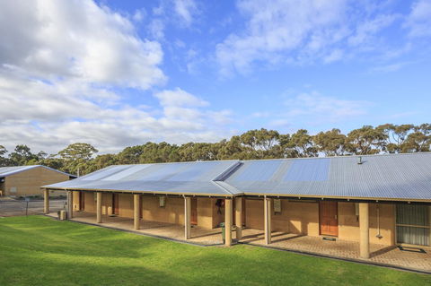 The Koorabup Motel - ACT Tourism 0