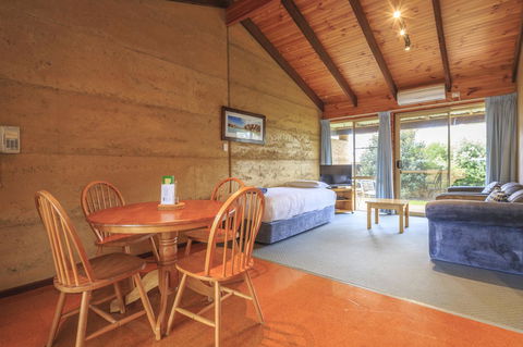 The Koorabup Motel - ACT Tourism 12