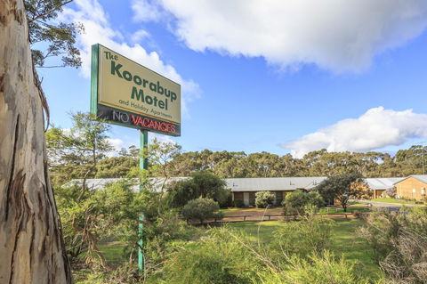 The Koorabup Motel - ACT Tourism 8