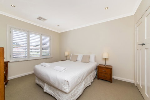Inner Western Suburbs Retreat - ACT Tourism 34