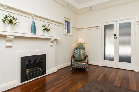 Inner Western Suburbs Retreat - ACT Tourism 26