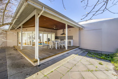 Inner Western Suburbs Retreat - ACT Tourism 1
