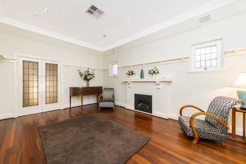 Inner Western Suburbs Retreat - ACT Tourism 21