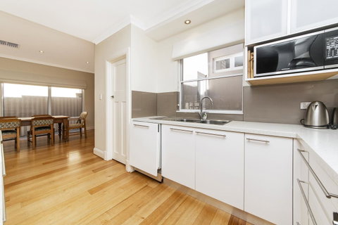Inner Western Suburbs Retreat - ACT Tourism 5