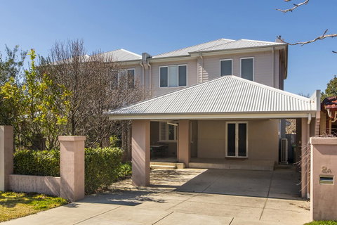 Inner Western Suburbs Retreat - ACT Tourism 7