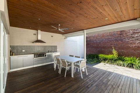 Inner Western Suburbs Retreat - ACT Tourism 13