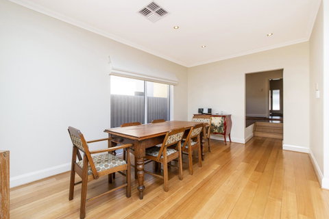 Inner Western Suburbs Retreat - ACT Tourism 11