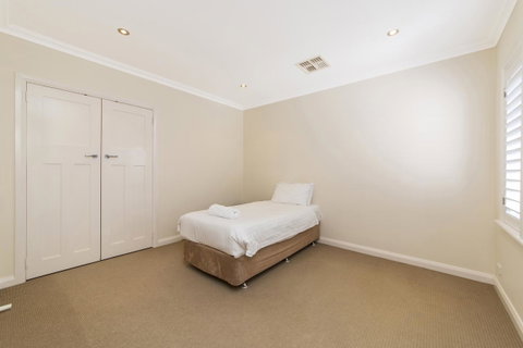Inner Western Suburbs Retreat - ACT Tourism 28
