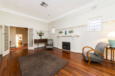 Inner Western Suburbs Retreat - ACT Tourism 22