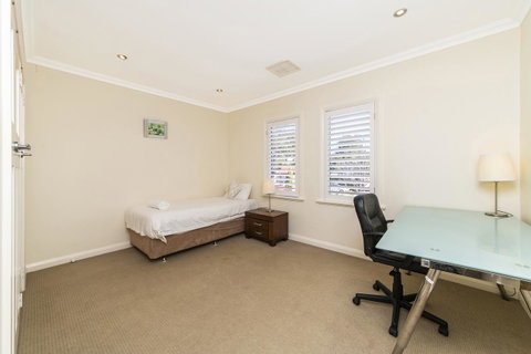 Inner Western Suburbs Retreat - ACT Tourism 31