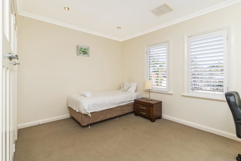Inner Western Suburbs Retreat - ACT Tourism 32