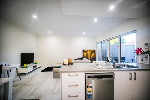 VIP Stays - Villa De Burswood Luxury 3BR Suite W/ King Bed FREE WIFI - ACT Tourism 7