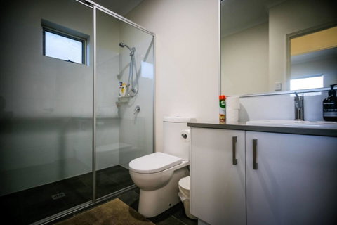 VIP Stays - Villa De Burswood Luxury 3BR Suite W/ King Bed FREE WIFI - ACT Tourism 17