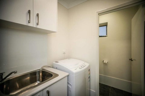 VIP Stays - Villa De Burswood Luxury 3BR Suite W/ King Bed FREE WIFI - ACT Tourism 4