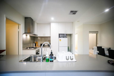 VIP Stays - Villa De Burswood Luxury 3BR Suite W/ King Bed FREE WIFI - ACT Tourism 26