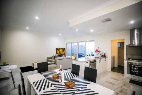 VIP Stays - Villa De Burswood Luxury 3BR Suite W/ King Bed FREE WIFI - ACT Tourism 21