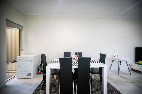 VIP Stays - Villa De Burswood Luxury 3BR Suite W/ King Bed FREE WIFI - ACT Tourism 2