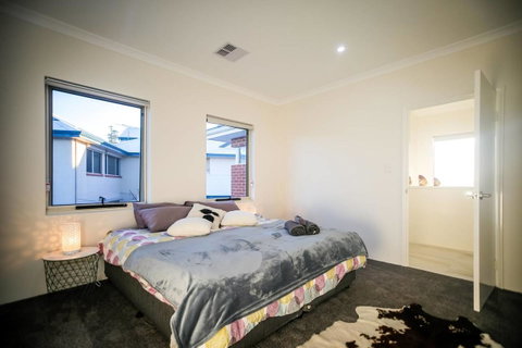 VIP Stays - Villa De Burswood Luxury 3BR Suite W/ King Bed FREE WIFI - ACT Tourism 16