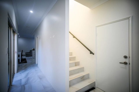 VIP Stays - Villa De Burswood Luxury 3BR Suite W/ King Bed FREE WIFI - ACT Tourism 25