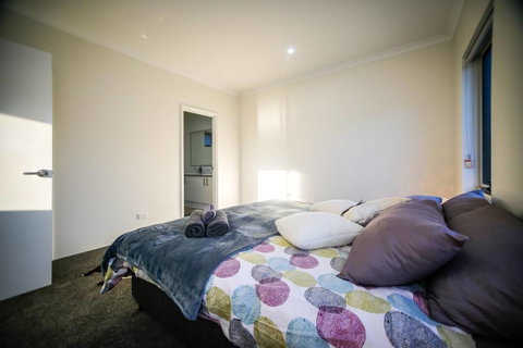 VIP Stays - Villa De Burswood Luxury 3BR Suite W/ King Bed FREE WIFI - ACT Tourism 15