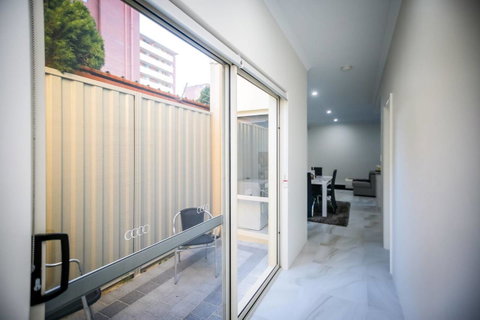 VIP Stays - Villa De Burswood Luxury 3BR Suite W/ King Bed FREE WIFI - ACT Tourism 12