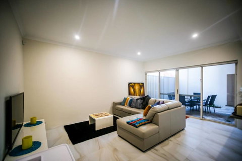 VIP Stays - Villa De Burswood Luxury 3BR Suite W/ King Bed FREE WIFI - ACT Tourism 6