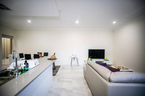 VIP Stays - Villa De Burswood Luxury 3BR Suite W/ King Bed FREE WIFI - ACT Tourism 8