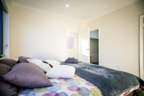 VIP Stays - Villa De Burswood Luxury 3BR Suite W/ King Bed FREE WIFI - ACT Tourism 11