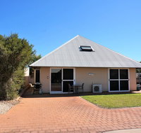 Osprey Holiday Village Unit 103/1 Bed - Perfect short stay apartment with King size bed - ACT Tourism
