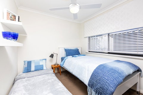 Como Executive Apartment - ACT Tourism 13