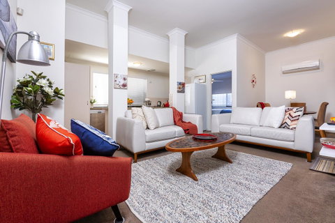Como Executive Apartment - ACT Tourism 0