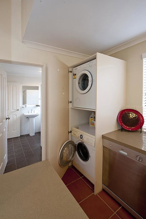 Como Executive Apartment - ACT Tourism 14