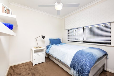 Como Executive Apartment - ACT Tourism 12