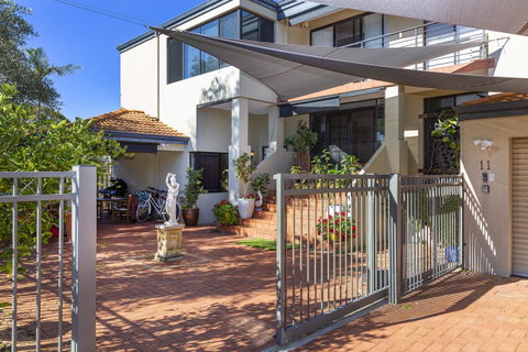 Como Executive Apartment - ACT Tourism 1