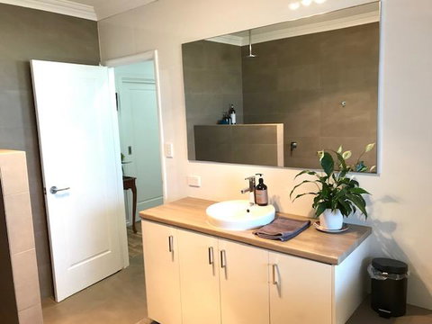 The Mains Guest House 2 Bedroom Farm Stay - ACT Tourism 9