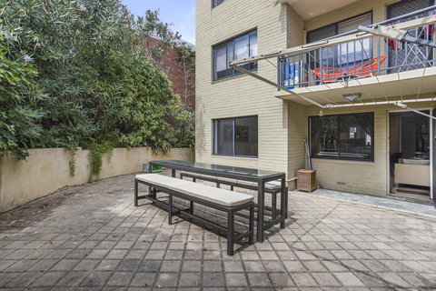 Gorgeous 26 1 Bed Designer Fitout Perfect Location - ACT Tourism 11