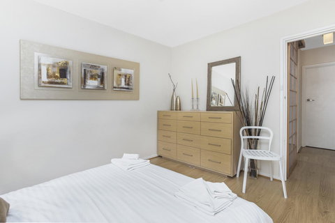 Gorgeous 26 1 Bed Designer Fitout Perfect Location - ACT Tourism 28