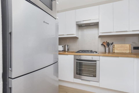 Gorgeous 26 1 Bed Designer Fitout Perfect Location - ACT Tourism 40