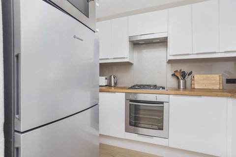 Gorgeous 26 1 Bed Designer Fitout Perfect Location - ACT Tourism 0